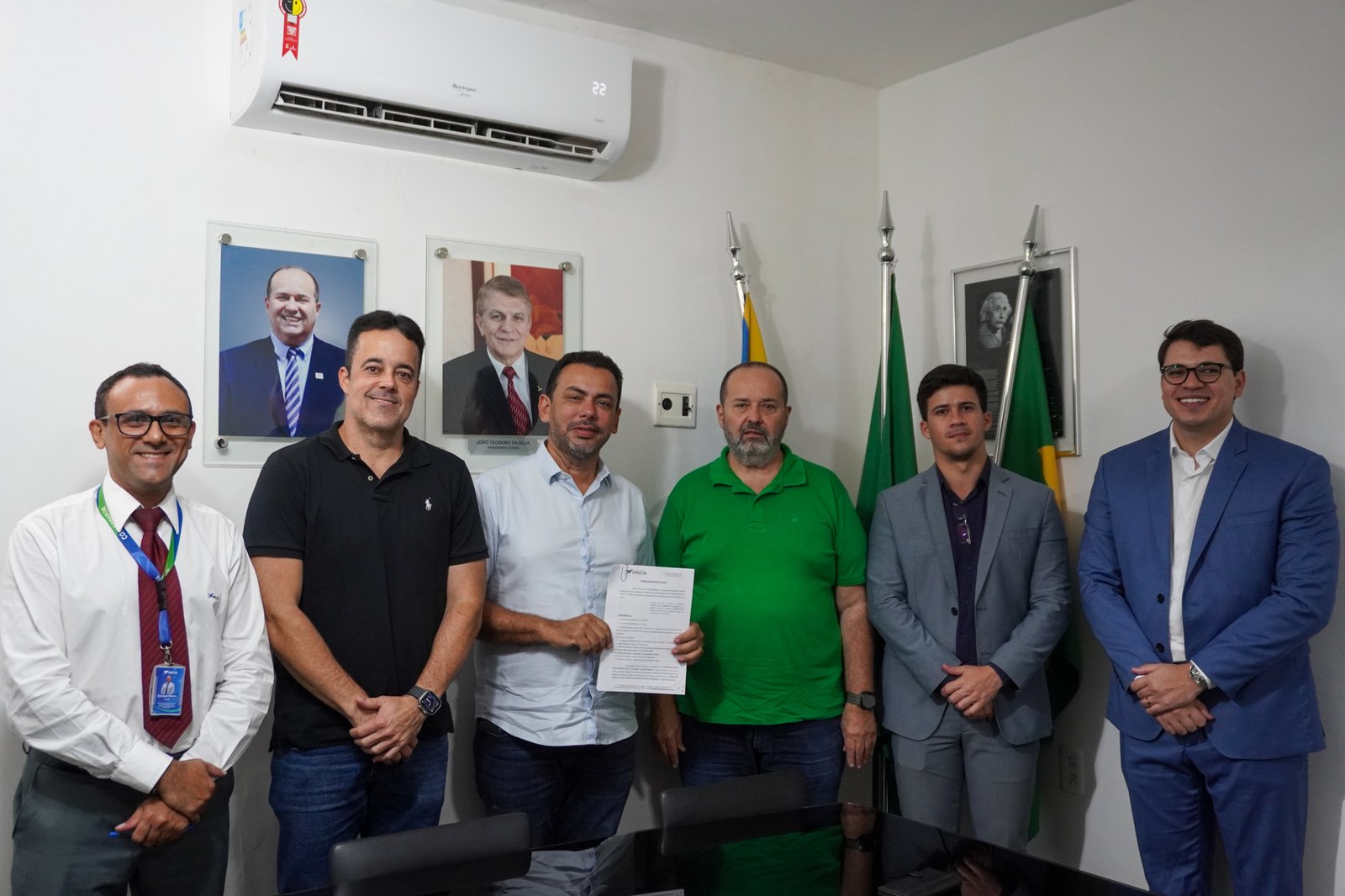 presidente do Creci Cear&aacute;, Tib&eacute;rio Benevides, o primeiro diretor secret&aacute;rio, Andr&eacute; Aguiar, os assessores jur&iacute;dicos Daniel Lustosa e Elias Vasconcelos, o ouvidor e membro da equipe de planejamento, Geovano Oliveira, e Alan Arag&atilde;o Silva, respons&aacute;vel legal da empresa AJ Construtora e Transporte Ltda